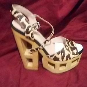 Gorgeous summer dv8 calf skin leopard heels